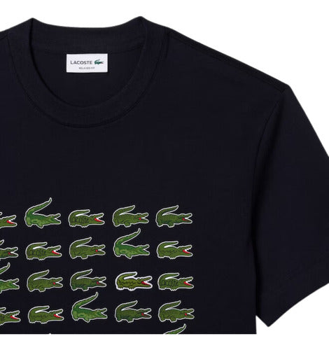 T-SHIRT UNISEXE LACOSTE REGULAR FIT À IMPRIMÉ BLEU MARINE