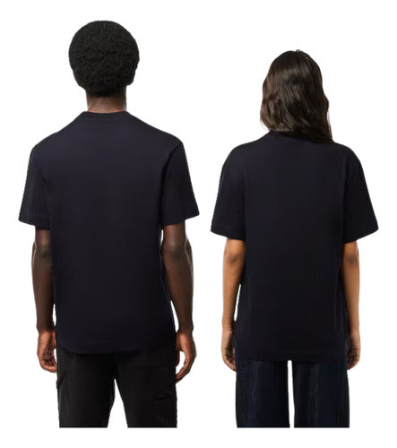 T-SHIRT UNISEXE LACOSTE REGULAR FIT À IMPRIMÉ BLEU MARINE